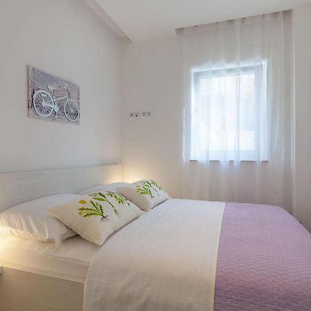 Olive Tree Apartments ポドストラナ エクステリア 写真