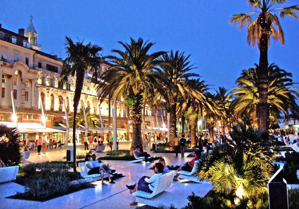 Olive Tree Apartments ポドストラナ エクステリア 写真