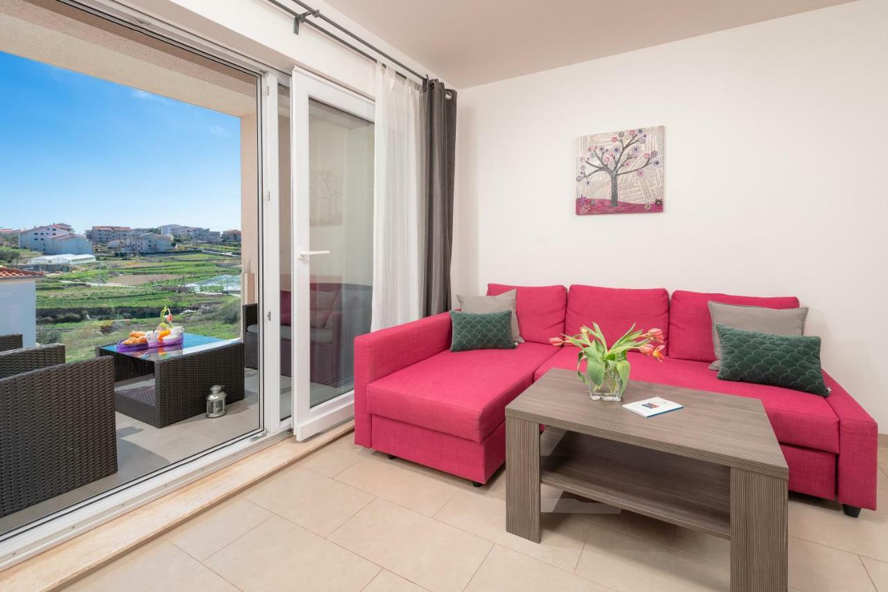 Olive Tree Apartments ポドストラナ エクステリア 写真